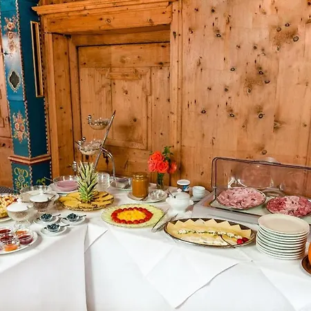 Garni Tschutscherhof Bed & Breakfast 3*