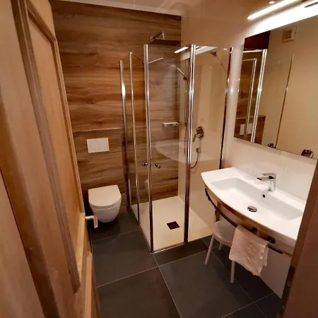 Garni Tschutscherhof Bed & Breakfast 3*